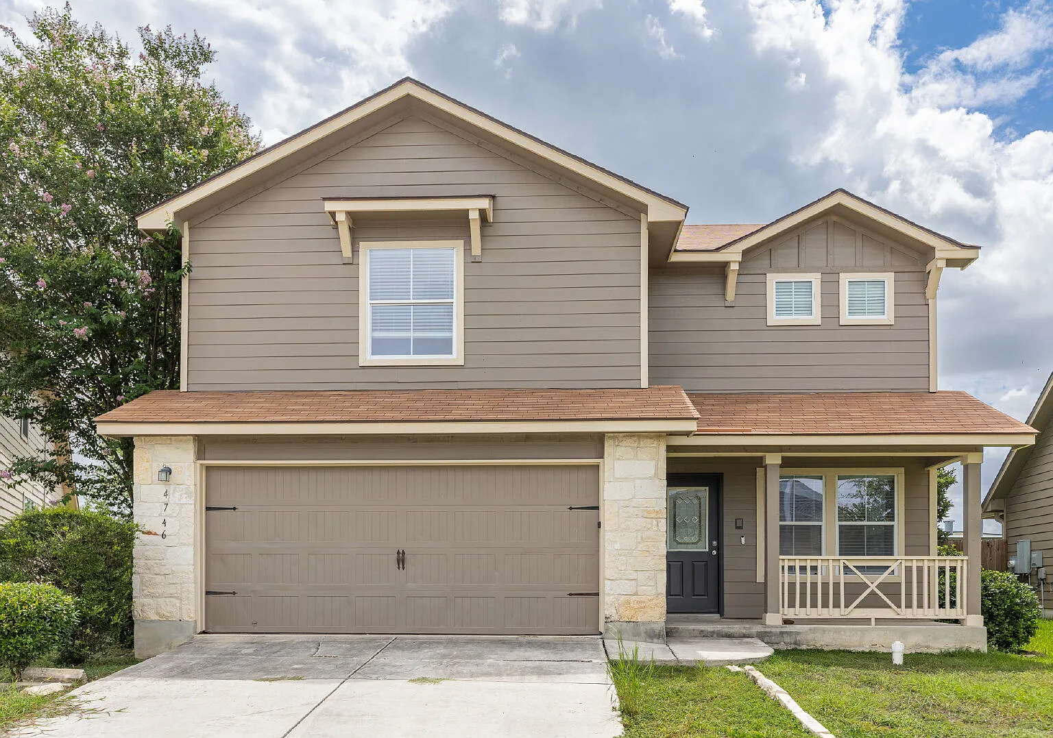 3 bed, 2.5 bath, 2214 sqft, $1,695 — Photo 1
