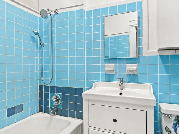 250 East 25th Street image 18 of 21