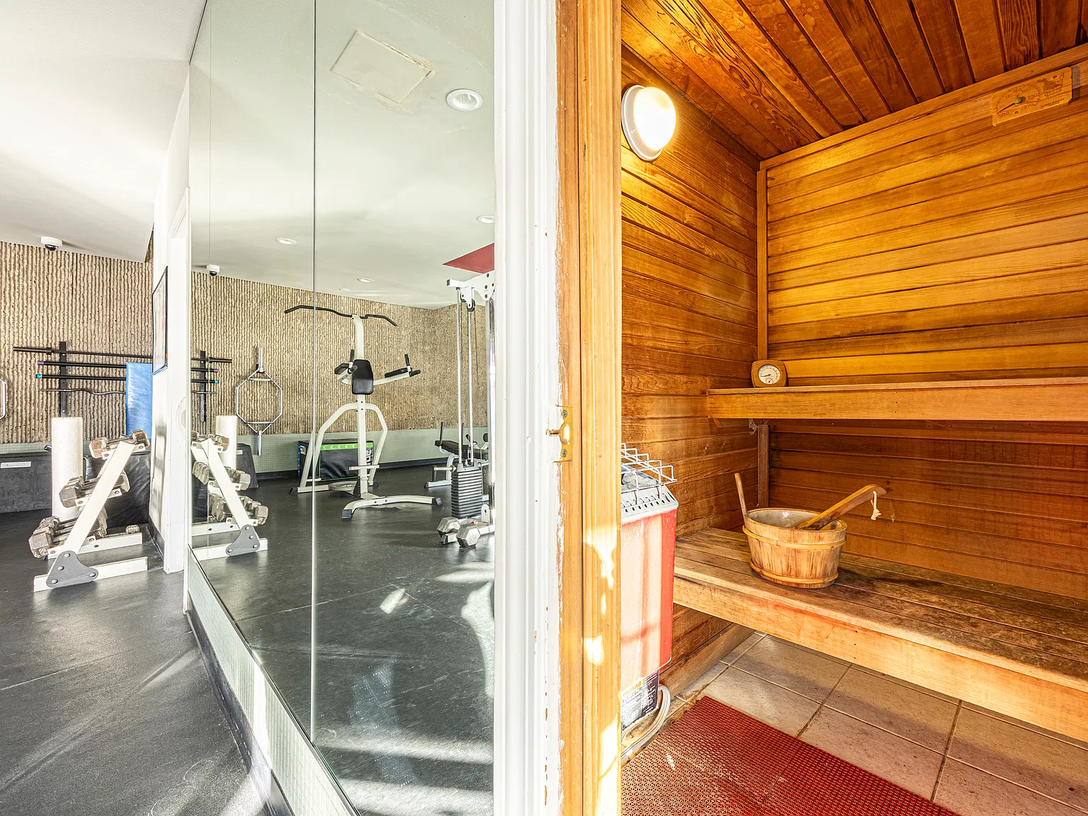 1433 N Williams St — Photo 4