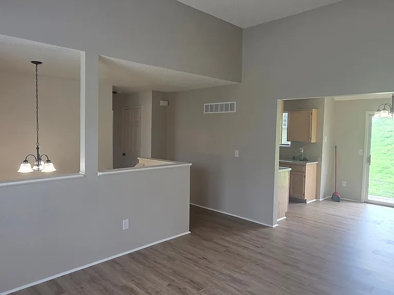 3312 N Virginia Ave — Photo 3