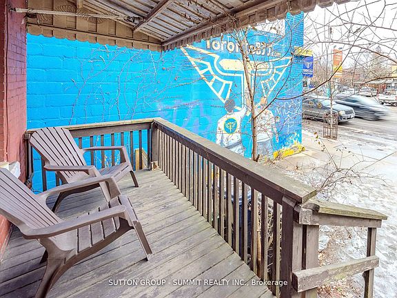 5th image of 811 Bloor St W