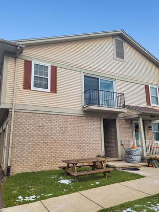 34720 E Lake Dr, Harrison Township, MI 48045