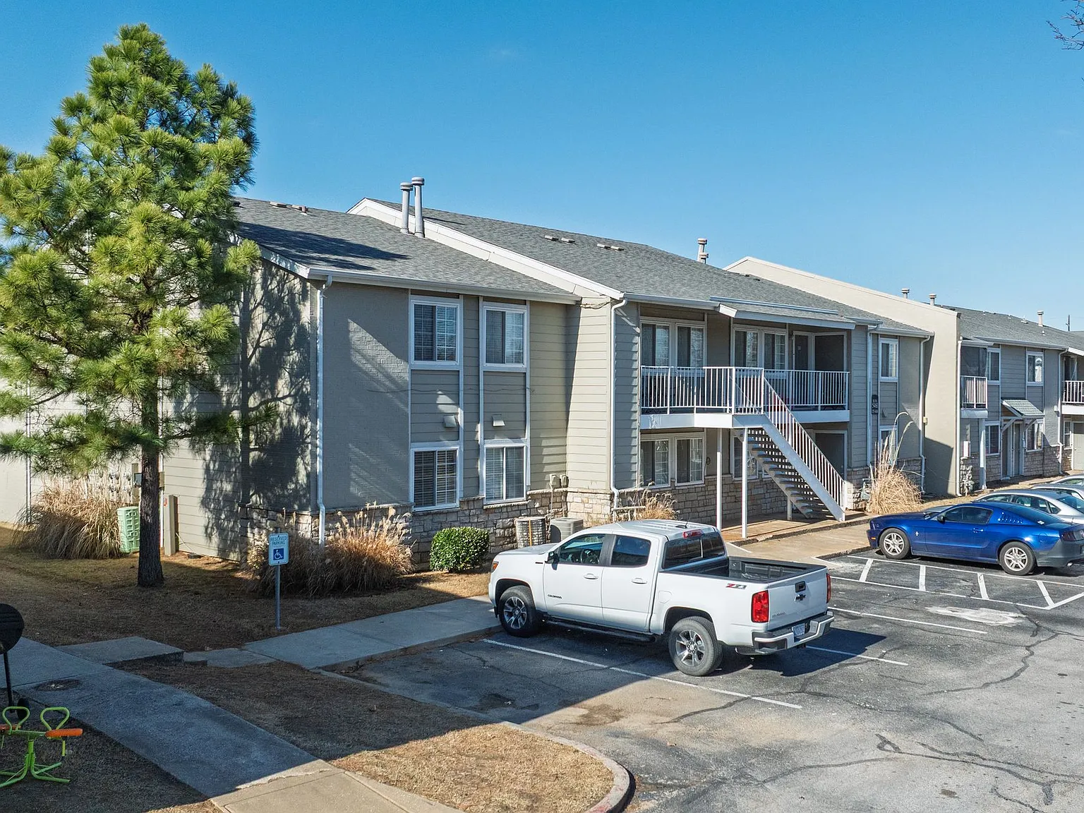 Regency Point Luxury Apartments — Photo 2