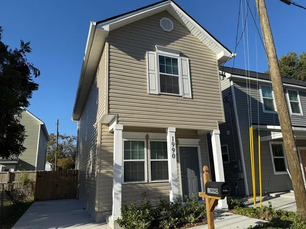 1990 Comstock Ave, North Charleston, SC 29405