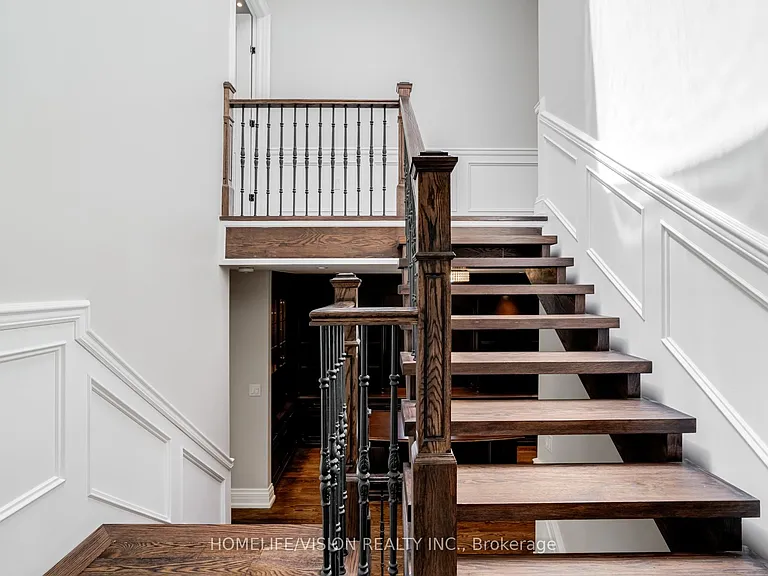28 Moore Park Ave — Photo 43