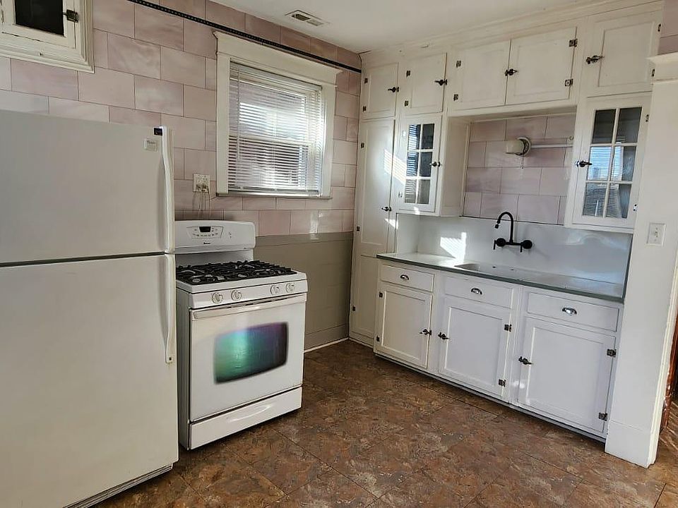 1st image of 3666 Dover Pl Floor 2