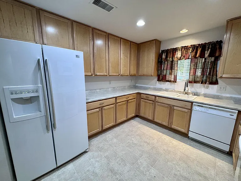 19047 E 57th Pl — Photo 2