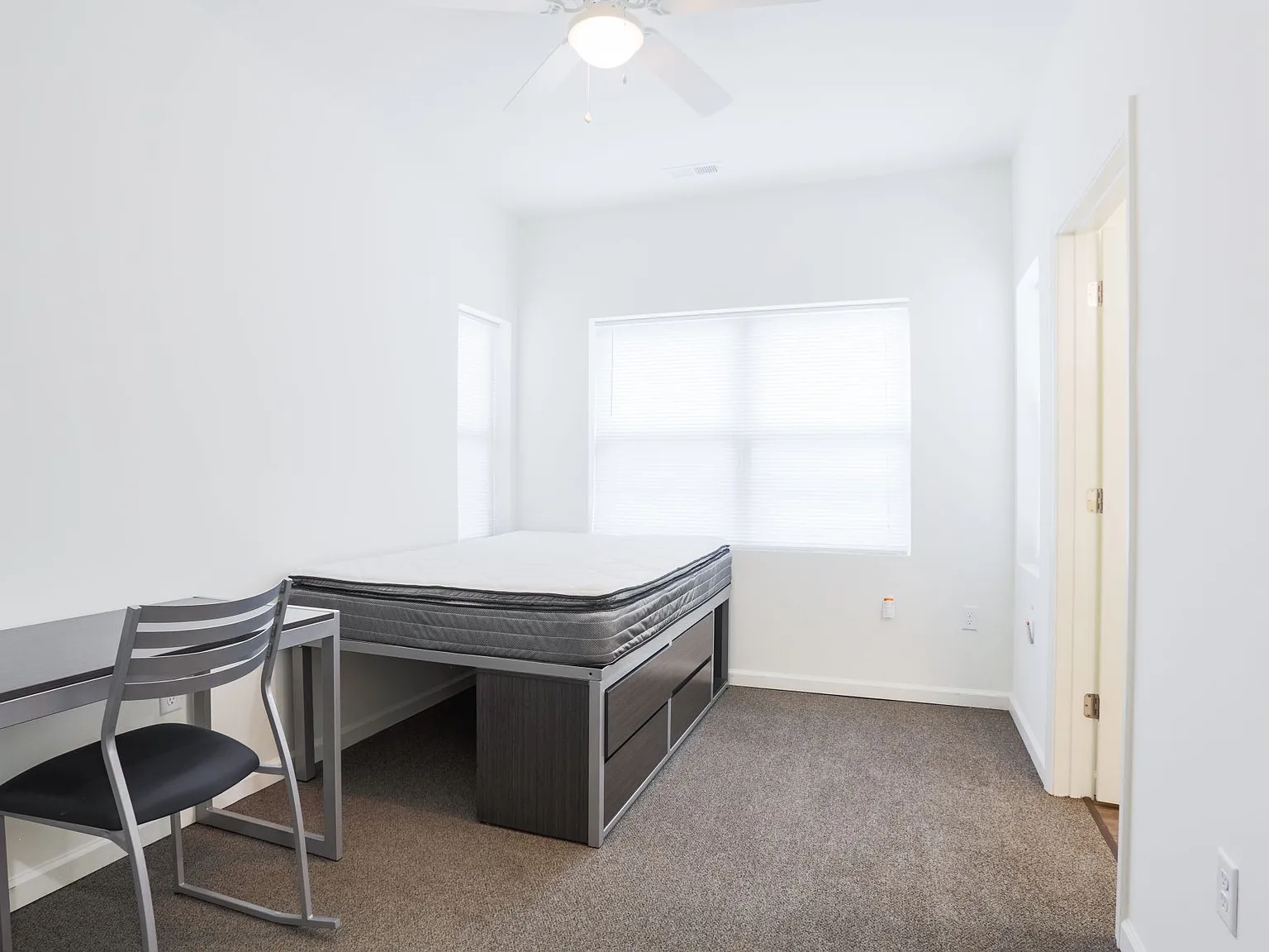 106 E Armory St - 500 — Photo 4