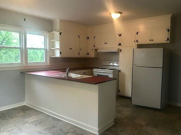 5th image of 528 E Park St