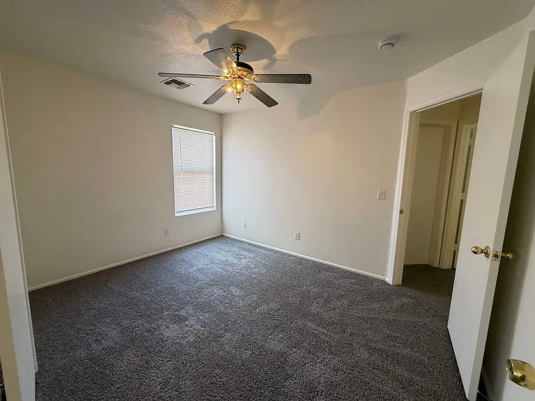 16248 W Moreland St — Photo 10