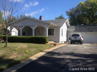 212 S 6th St, Riverton, IL 62561