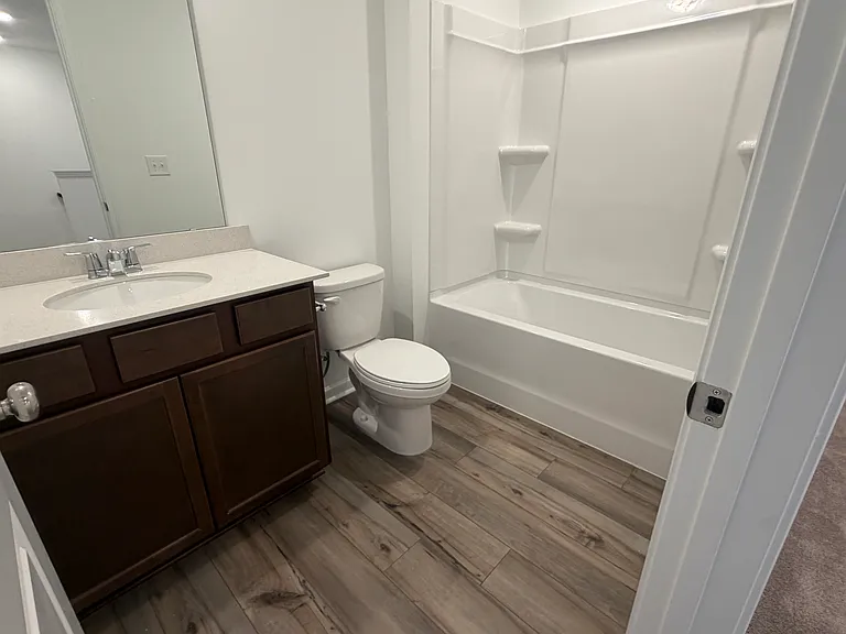 Full Common Bath with Vanity
