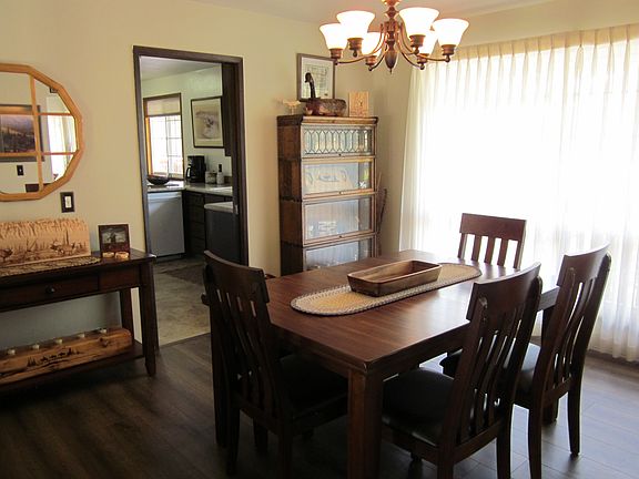4th image of 828 SE Meadow Vale Dr