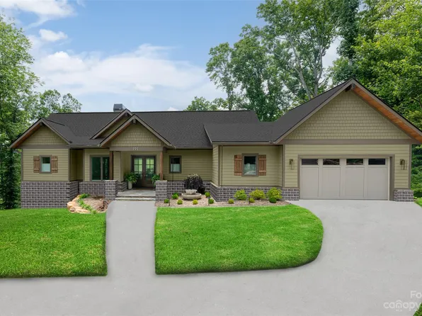 715 Wickhams Fancy Dr, Biltmore Lake, NC 28715