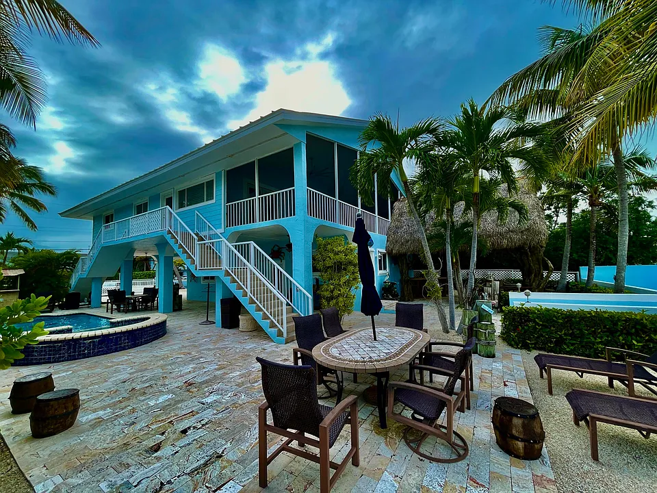 482 Bahia Ave