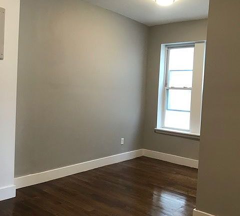 4th image of 733 Hinsdale St APT 1R
