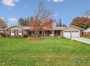 414 W Ridge Dr, Fostoria, OH 44830