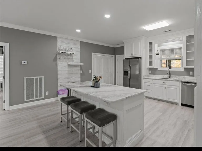 528 Azalea Dr — Photo 4