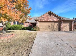 521 S 64th St, Broken Arrow, OK 74014