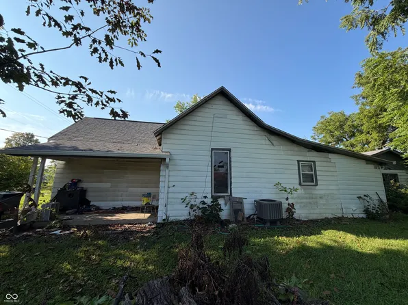 140 S Railroad St, Whiteland, IN 46184