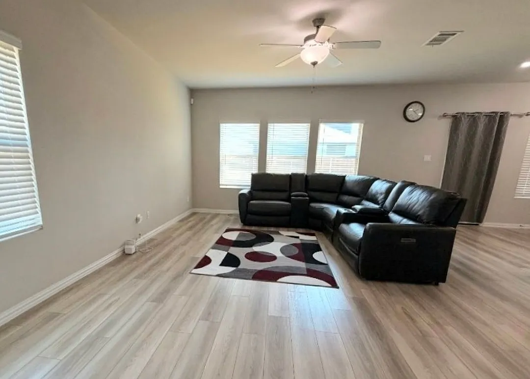 4 bed, 2.5 bath, 2103 sqft, $2,445 — Photo 4