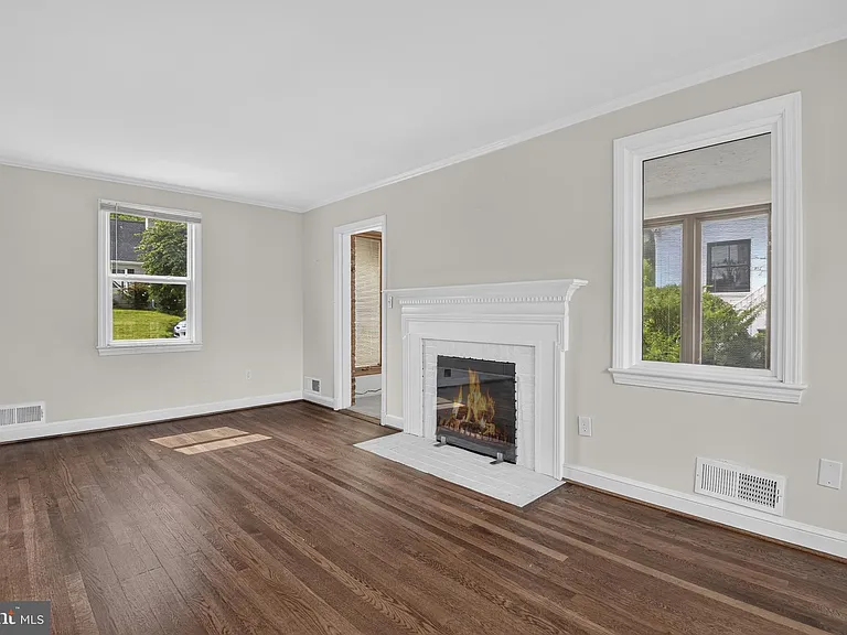 7823 Marion Ln — Photo 5