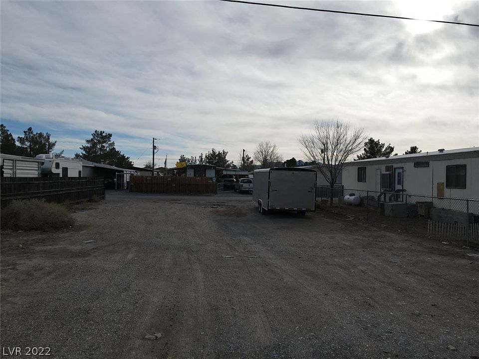 2nd image of 220 Ellendale St