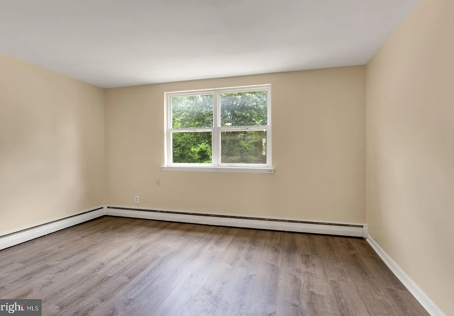 2 bed, 1.0 bath, 800 sqft, $1,395 — Photo 1