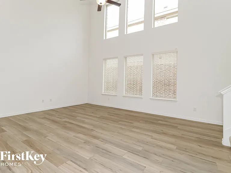 10113 Elkhorn Dr — Photo 3