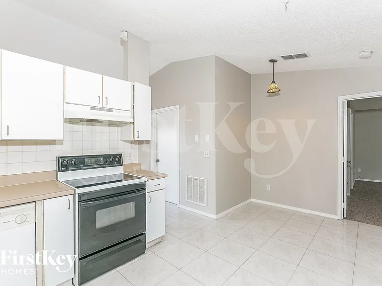 1420 Kissimmee Dr — Photo 7