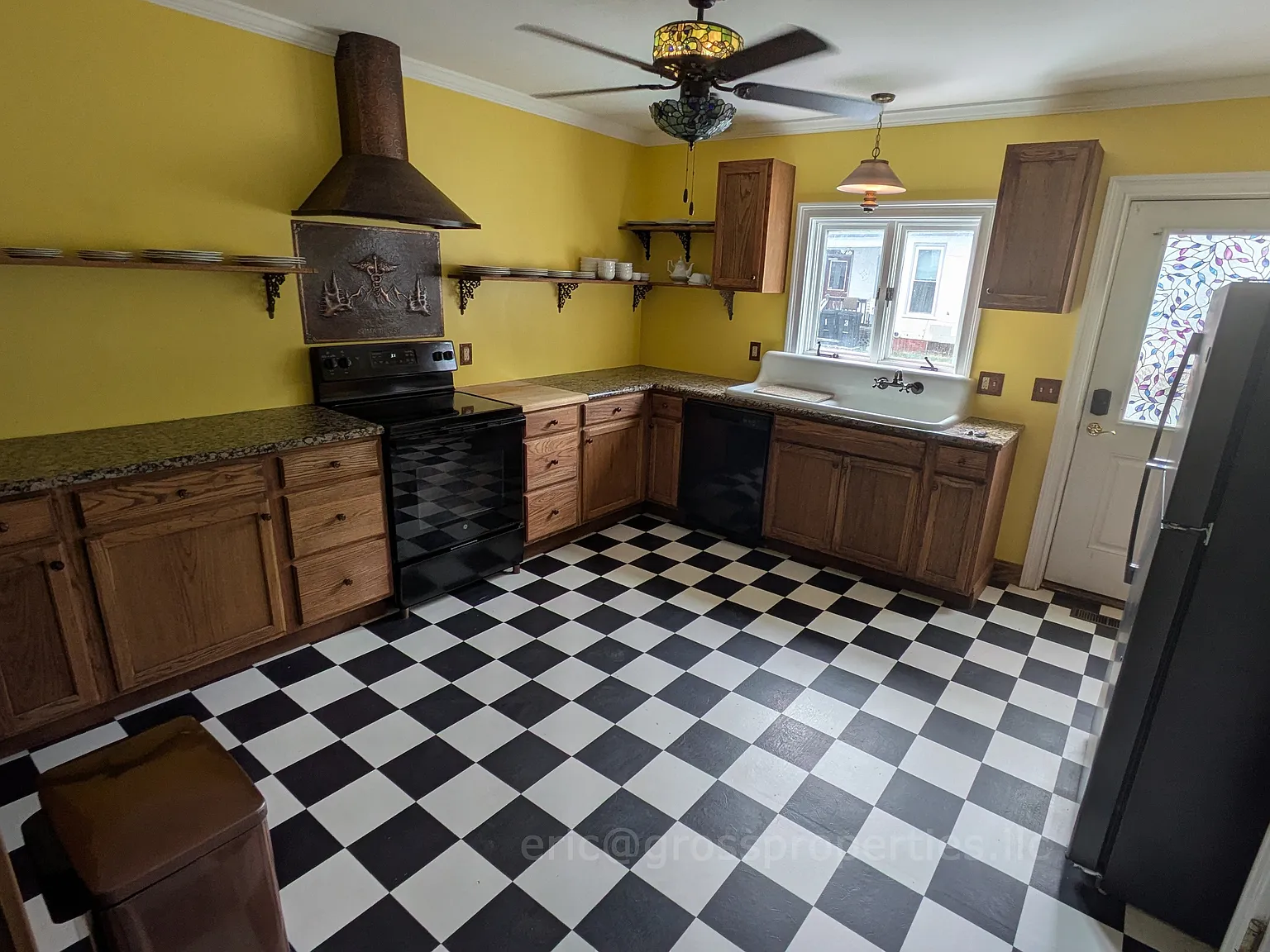 4 bed, 1200 sqft, $1,850 — Photo 1