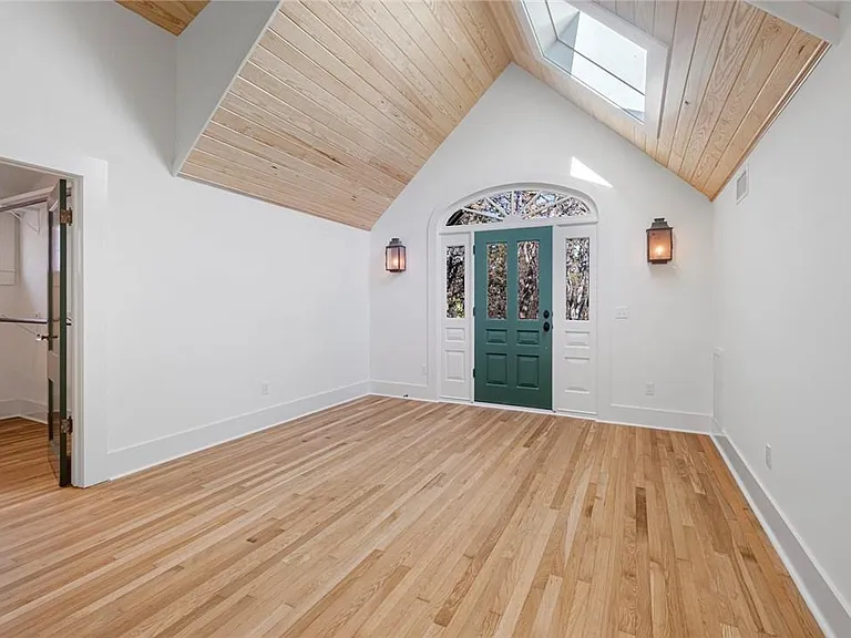 702 W Gibson St — Photo 30