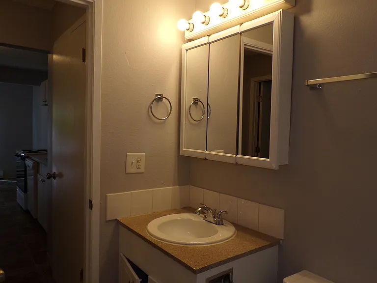 5102 SW 45th Ave #1 — Photo 11