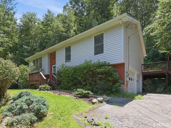 8 Old Bridge Road West, New Fairfield, CT 06812