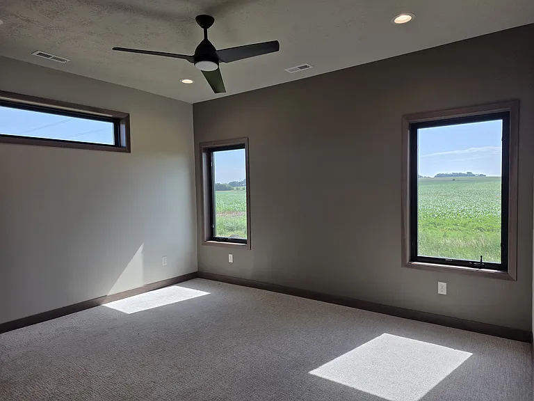 414 N Almond Ave — Photo 12