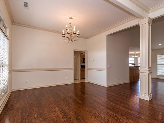 3rd image of 2204 Juniper Ave