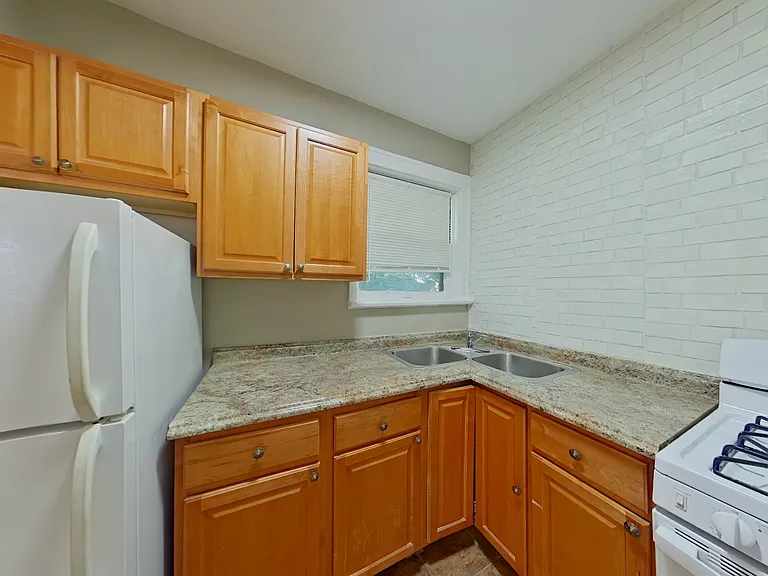 5618 S Grand Blvd — Photo 8