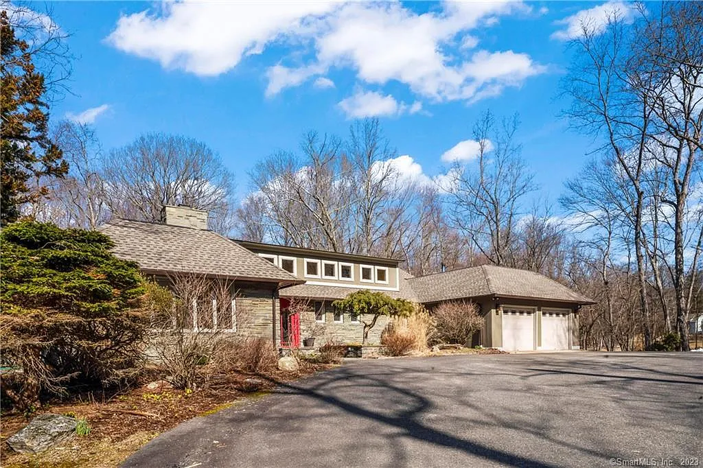 9 Woodland Way photo 1