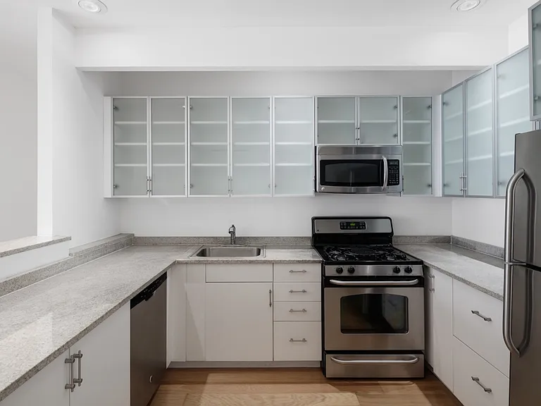 37 Wall St #10B — Photo 1