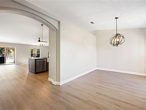 5th image of 3220 24th AVE NE