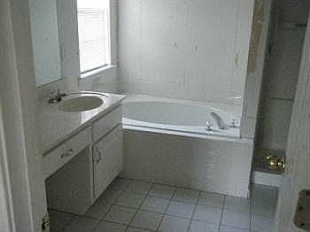 5th image of 352 River Point Dr