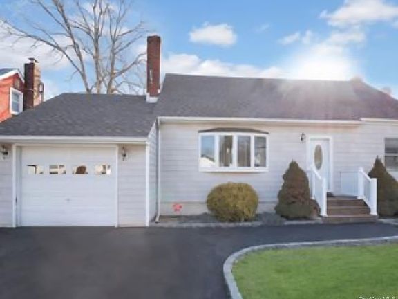 3rd image of 10 Bainbridge Avenue