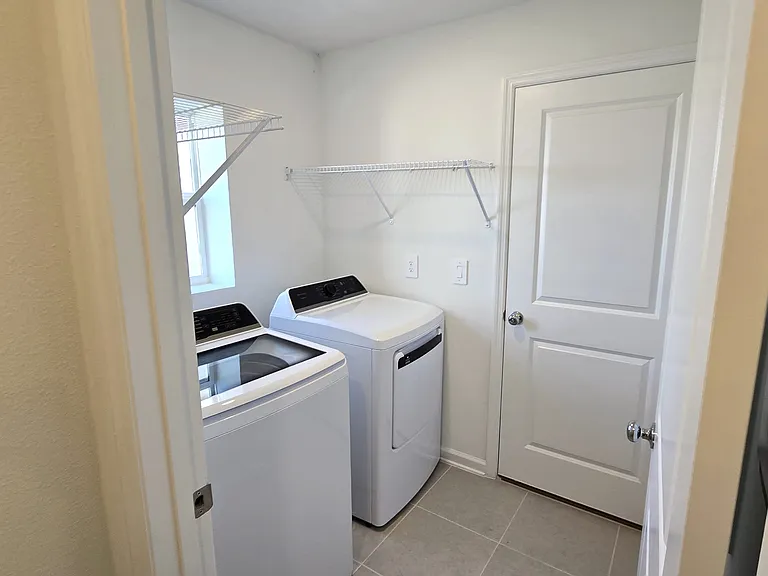 2150 Chris Dr — Photo 3