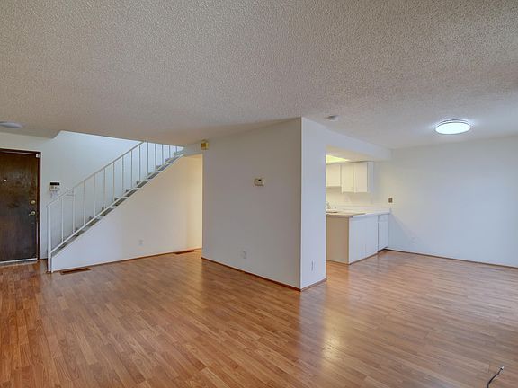 4th image of 4 Westlake Dr NE