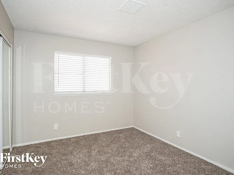 227 Autumn Ct — Photo 10