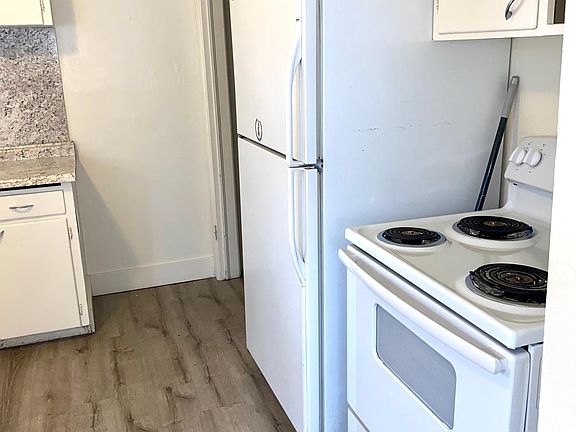4th image of 361 E 17th St