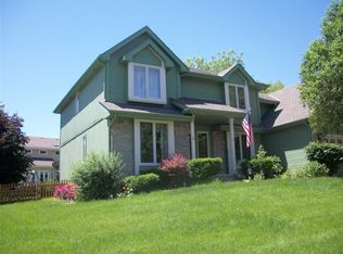 1021 Sherwood Ln, Papillion, NE 68046