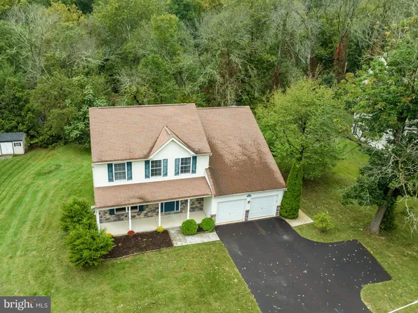 310 3rd Ave, Mont Clare, PA 19453