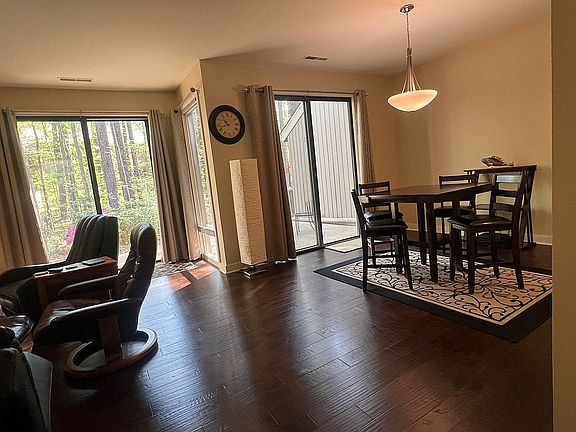 Lv.&dining area w/patio door