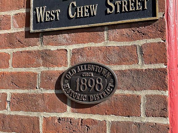 2nd image of 1020 W Chew St